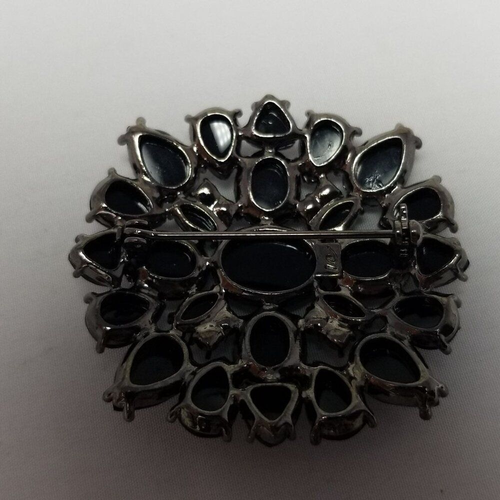 Vintage Liz Claiborne Black Rhinestone Cluster Brooch, Signed, Sparkle, Estate - Picture 3 of 7
